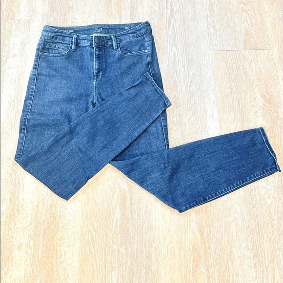 a.n.a. Mid rise dark wash JEGGINGS. Excellent like new condition☺️size 10. - Picture 3 of 8